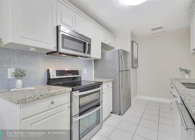 Property at 21810 Cypress Cir Unit 26 C, Boca Raton, FL 33433, 2 beds, 2.5 baths