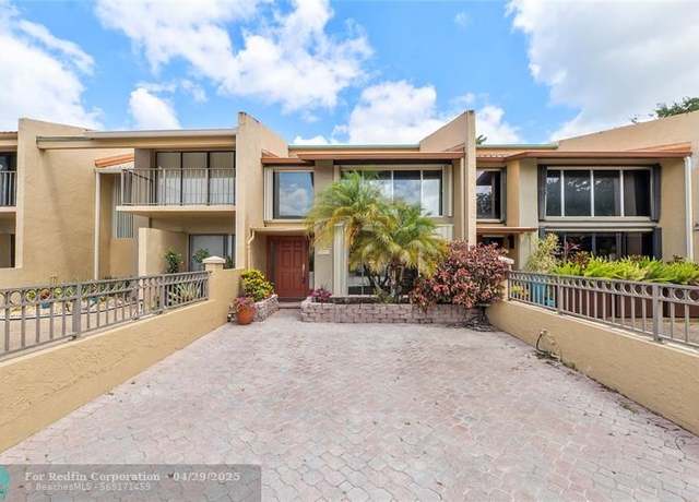 Property at 701 E Coco Plum Cir #4, Plantation, FL 33324, 2 beds, 2.5 baths