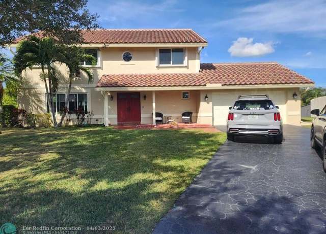 Property at 14531 Hickory Ct, Davie, FL 33325, 4 beds, 2.5 baths