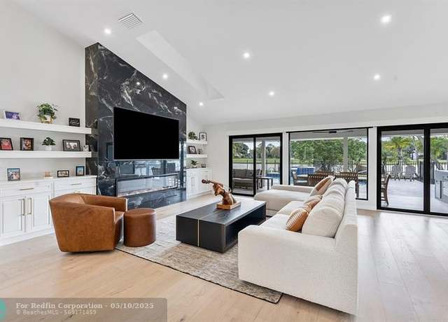 Property at 8611 Gullane Ct, Palm Beach Gardens, FL 33430, 4 beds, 3.5 baths