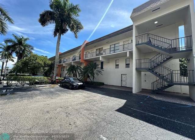 Property at 1100 Crystal Lake Dr #115, Pompano Beach, FL 33064, 2 beds, 2.5 baths