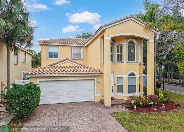 Property at 1220 W Magnolia Cir, Delray Beach, FL 33445, 4 beds, 3 baths