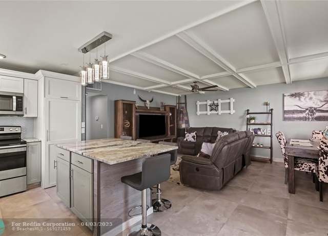 Property at 352 Saxony Trl #352, Delray Beach, FL 33446, 2 beds, 2 baths