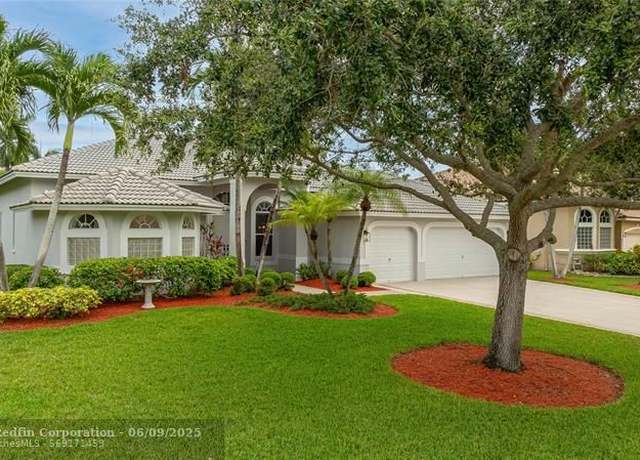 Property at 4940 Kensington Cir, Coral Springs, FL 33076, 5 beds, 3 baths