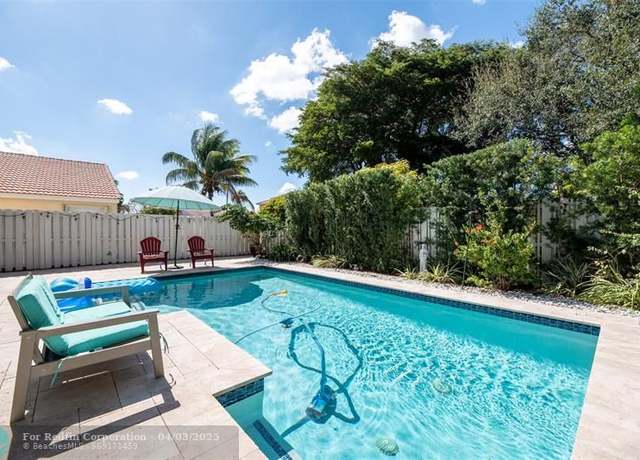 Property at 1080 NW 189th Ave, Pembroke Pines, FL 33029, 3 beds, 2.5 baths