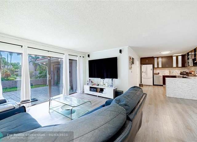 Property at 402 Saint Andrews Rd #402, Hollywood, FL 33021, 3 beds, 2 baths