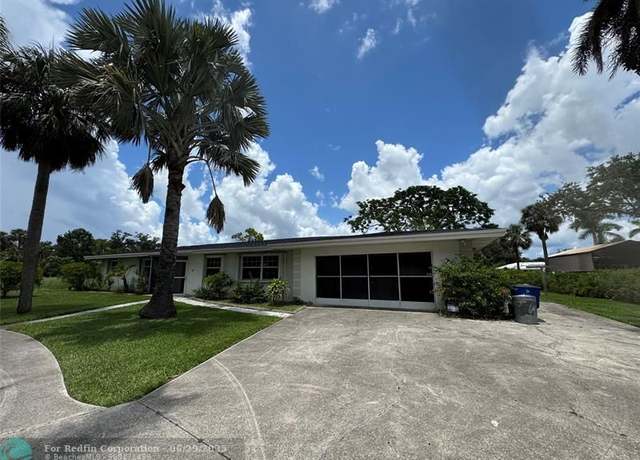 Property at 64 Wolcott Dr, FL 33903, 4 beds, 3 baths