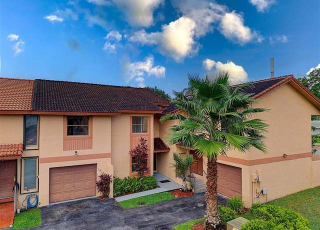 Property at 1013 SW 112th Ter #1013, Pembroke Pines, FL 33025, 3 beds, 2.5 baths