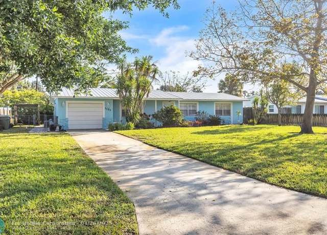 Property at 1153 SE Dolphin Dr, Stuart, FL 34996, 3 beds, 2 baths