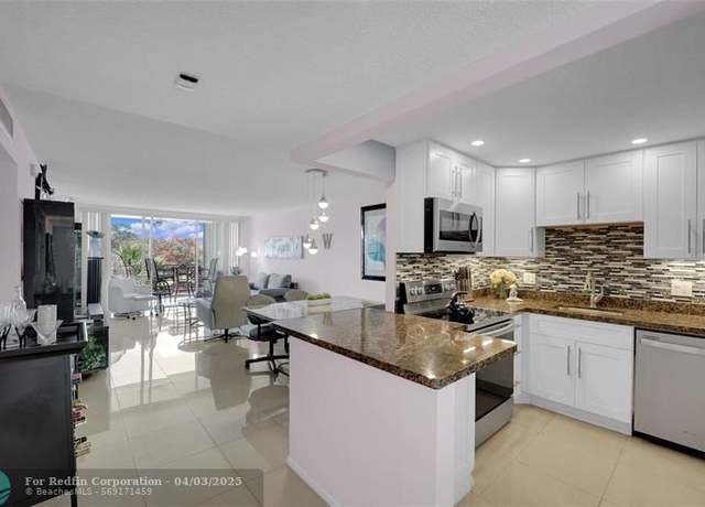 Property at 605 Oaks Dr #402, Pompano Beach, FL 33069, 2 beds, 2 baths