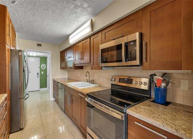 Property at 4702 Fountains Dr #205, FL 33467, 2 beds, 2 baths