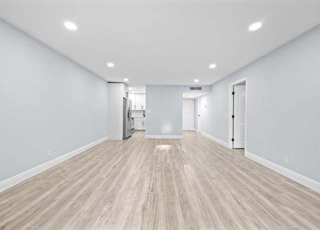 Property at 6061 N Falls Cir Dr #109, Lauderhill, FL 33319, 1 bed, 1.5 baths