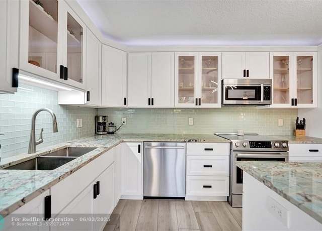 Property at 760 NW 99th Cir, Plantation, FL 33324, 2 beds, 2.5 baths