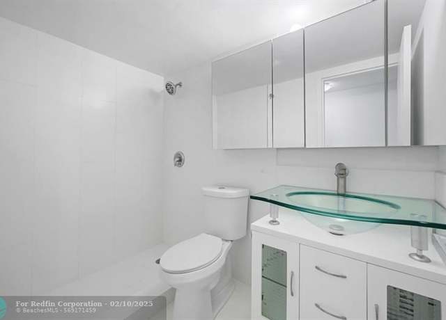 Property at 999 Brickell Bay Dr #1909, Miami, FL 33131, 1 bath