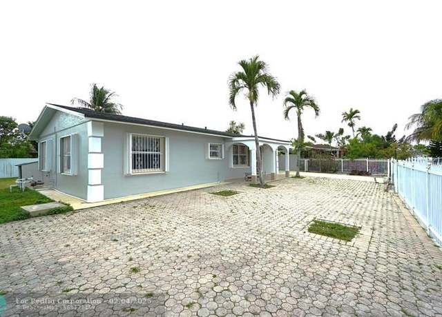Property at 15520 SW 302nd St, Homestead, FL 33033, 4 beds, 2 baths