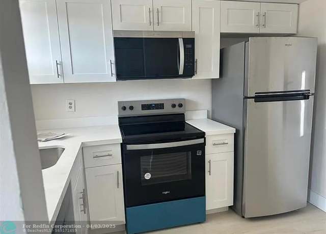 Property at 8300 Sunrise Lakes Blvd #204, Sunrise, FL 33322, 2 beds, 2 baths