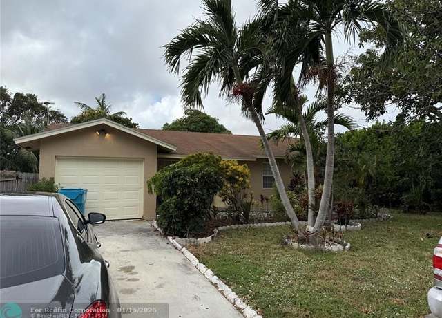 Property at 1005 NW 8th St, Boynton Beach, FL 33426, 3 beds, 2 baths