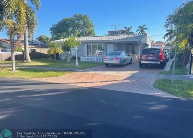 Property at 812 NE 3rd St, Hallandale, FL 33009, 2 beds, 2 baths