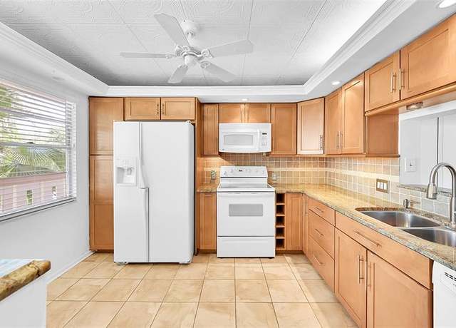 Property at 2401 Antigua Cir Unit B3, Coconut Creek, FL 33066, 2 beds, 2 baths