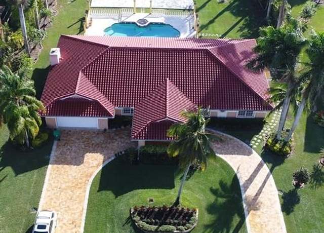 Property at 5510 W Castlegate Ave, Davie, FL 33331, 4 beds, 3 baths