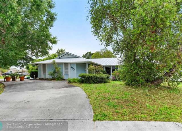 Property at 2041 SE Floresta Dr, Port St. Lucie, FL 34984, 3 beds, 2 baths