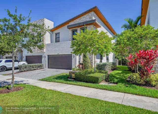 Property at 10507 NW 81st Ter, Doral, FL 33178, 3 beds, 2.5 baths