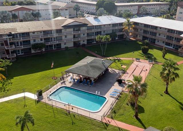Property at 5300 Washington St Unit D303, Hollywood, FL 33021, 2 beds, 1.5 baths
