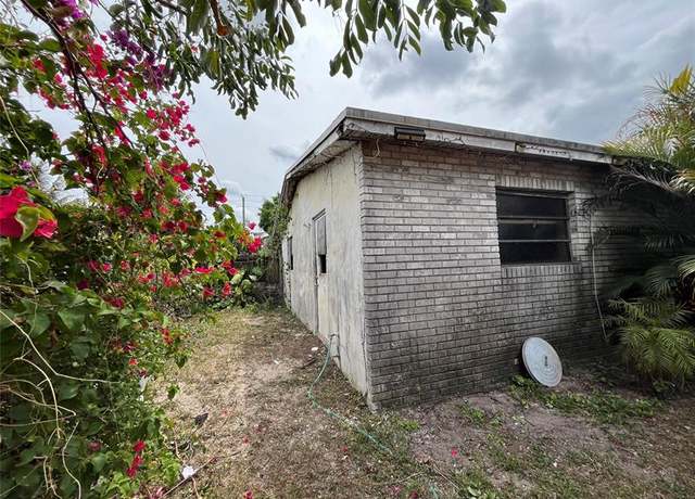 Property at 770 NW 40th St, Oakland Park, FL 33309, 3 beds, 2.5 baths