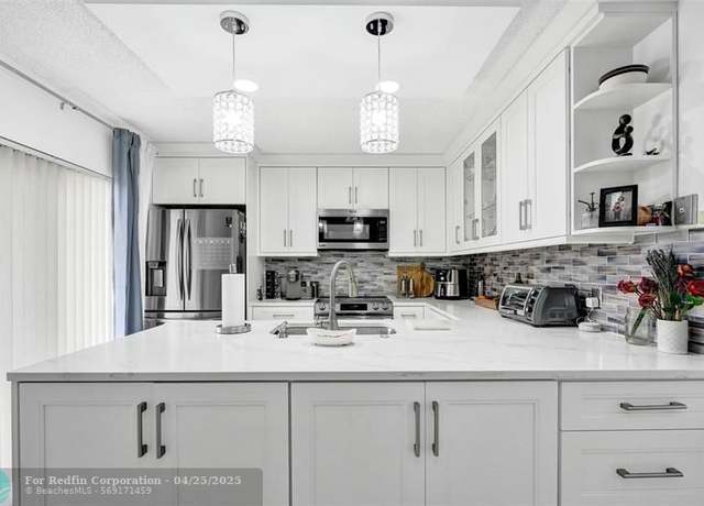 Property at 906 9th Way, West Palm Beach, FL 33407, 2 beds, 2.5 baths