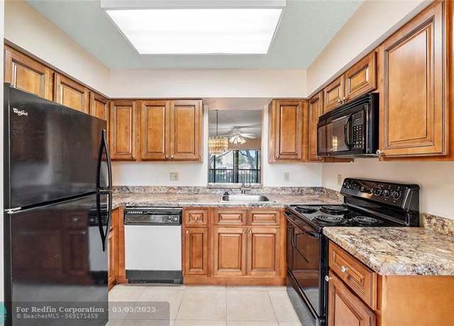 Property at 14376 Amberly Ln #202, Delray Beach, FL 33446, 2 beds, 2 baths