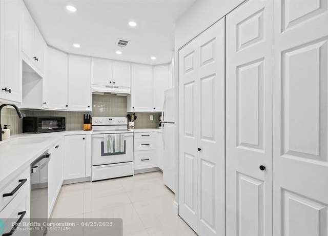 Property at 8059 SW 17th Pl Unit 5-4, Davie, FL 33324, 3 beds, 2.5 baths