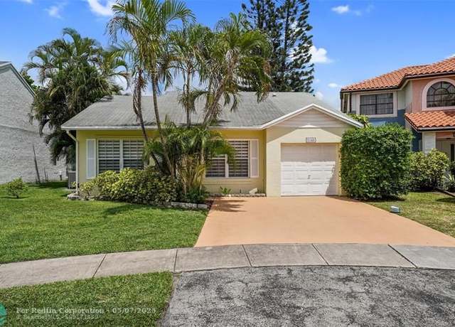 Property at 1141 SW 87th Ter, Pembroke Pines, FL 33025, 2 beds, 2 baths