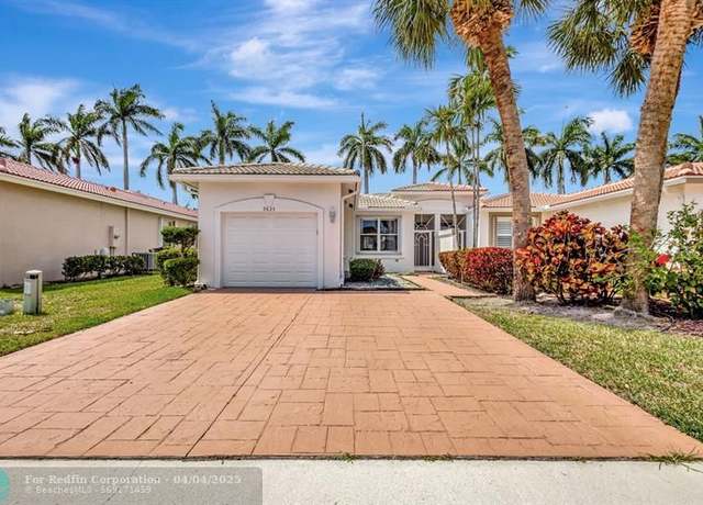 Property at 9635 N Crescent View Dr, Boynton Beach, FL 33437, 3 beds, 2 baths