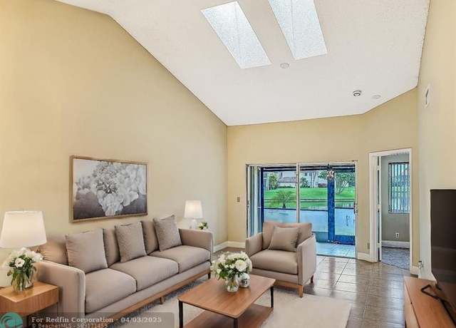 Property at 23181 Fountain View Dr Unit C, Boca Raton, FL 33433, 3 beds, 2.5 baths