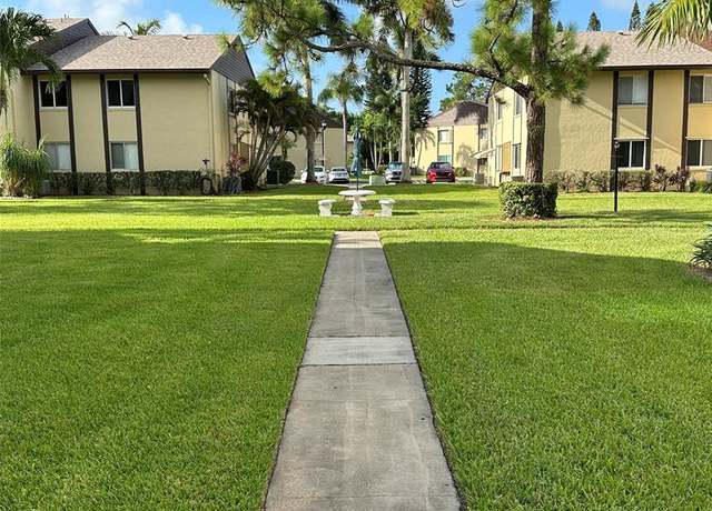 Property at 320 Pine Ridge Cir #320, Green Acres, FL 33463, 2 beds, 1 bath