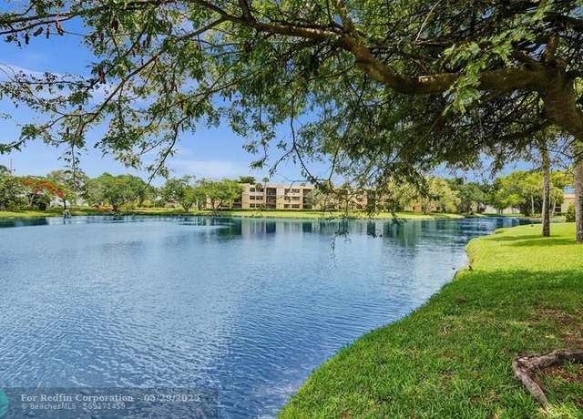 Property at 374 Lakeview Dr #203, Weston, FL 33326, 2 beds, 2 baths