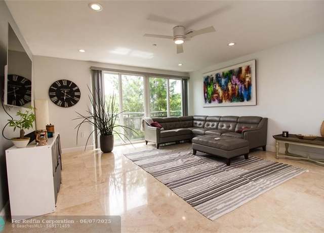 Property at 824 NE 19th Ave, Fort Lauderdale, FL 33304, 3 beds, 3 baths
