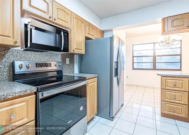 Property at 1470 W 41st St #201, Hialeah, FL 33012, 3 beds, 2 baths