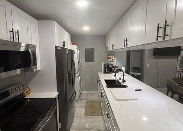 Property at 4433 Treehouse Ln Unit E, Tamarac, FL 33319, 3 beds, 2 baths