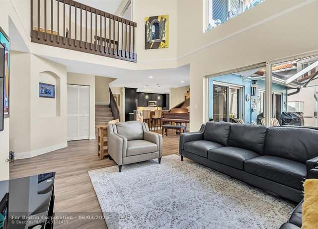 Property at 1025 Silverbell St, Hollywood, FL 33019, 4 beds, 3 baths