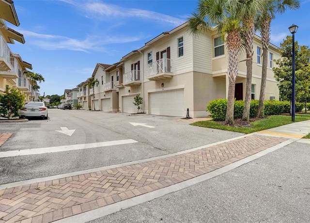 Property at 99 Palm Ln #99, Royal Palm Beach, FL 33411, 3 beds, 2.5 baths