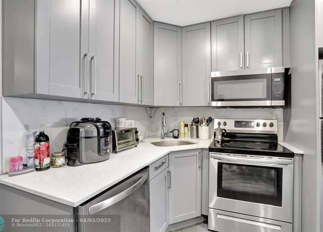 Property at 2609 NW 9th Ave, Wilton Manors, FL 33311, 4 beds, 2 baths