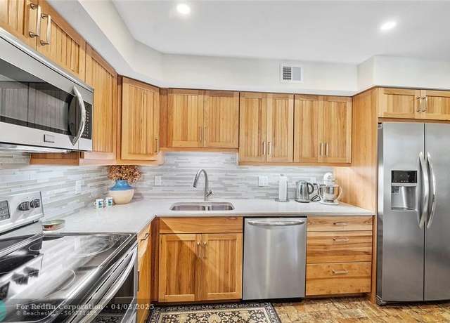 Property at 804 Cypress Grove Ln #407, Pompano Beach, FL 33069, 3 beds, 2.5 baths