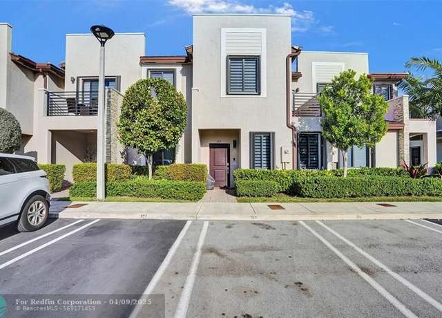 Property at 389 NE 208th Ter #389, Miami, FL 33179, 3 beds, 2.5 baths