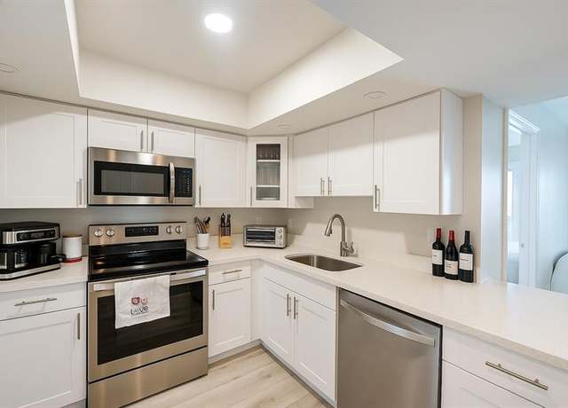 Property at 4013 N Ocean Dr #301, Fort Lauderdale, FL 33308, 1 bed, 1.5 baths