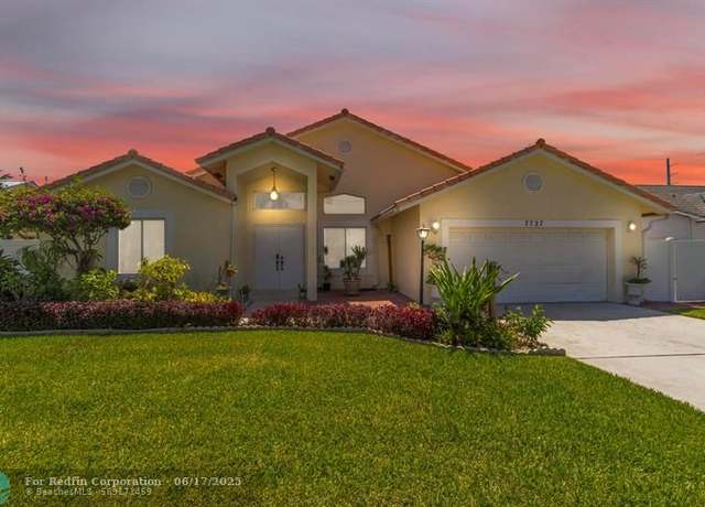 Property at 7727 Texas Trl, Palm Beach, FL 33487, 4 beds, 2 baths