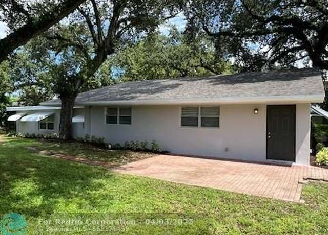 Property at 6137 SW 35th St, Miramar, FL 33023, 4 beds, 3 baths