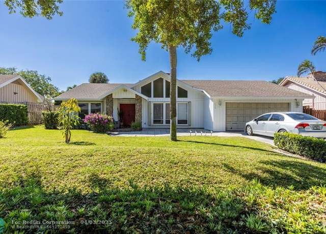 Property at 820 SW 20th St, Boca Raton, FL 33486, 4 beds, 3 baths