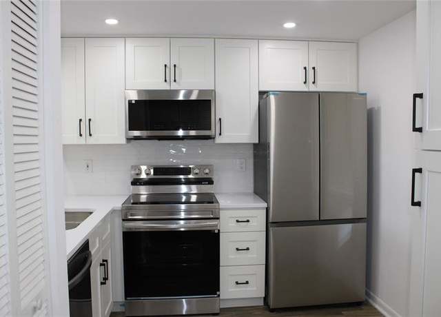 Property at 10501 W Broward Blvd #403, Plantation, FL 33324, 2 beds, 2 baths