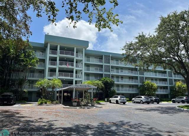 Property at 802 Cypress Grove Ln #309, Pompano Beach, FL 33069, 3 beds, 2.5 baths